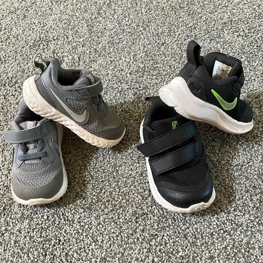 Nike boys sneakers infant/toddler size 4 & 5. Gently used.